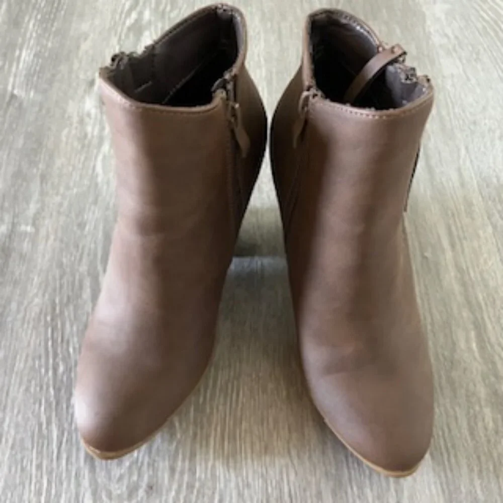 🧡3/15 Journee Collection Valley Zip-Up Booties Women's 8.5
